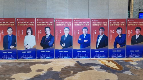 國產大形機器人邁向實用化 進工廠貼車標，入家庭疊衣服，全國首開專項賽推動家政服務革新